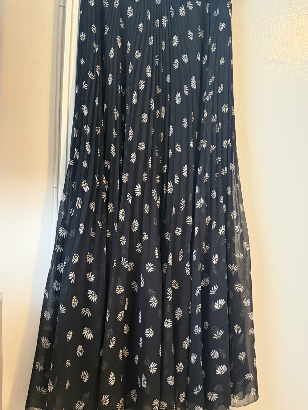 Aritzia Wilfred Black Maxi Skirt with White Daisy Print Xs